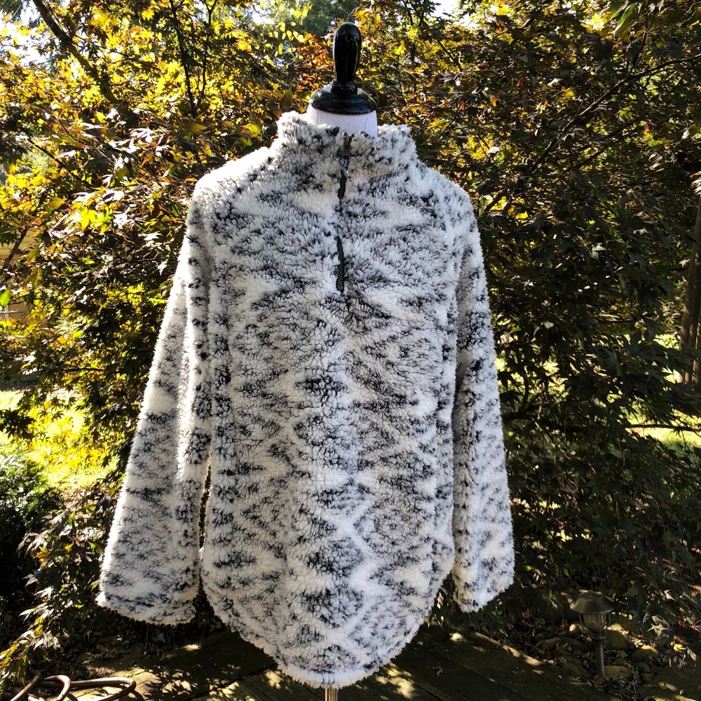 Sherpa Pullover Charcoal Print in Women's - NWT - Picture 2 of 8